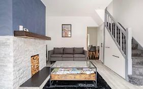 Cosy House With Floating Beds In Belfast